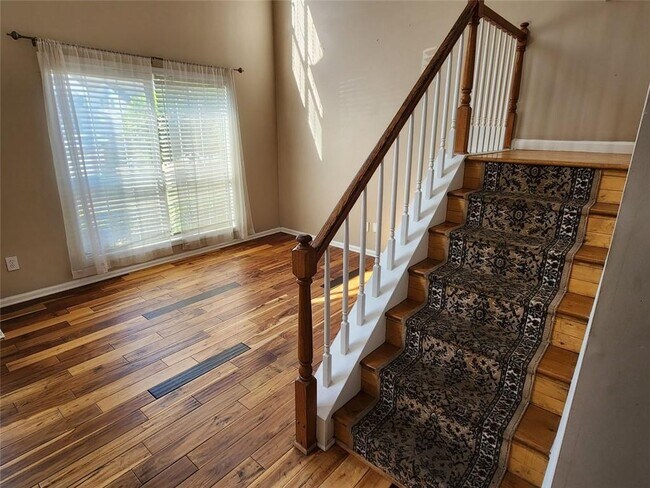 Building Photo - 335 Jon Jeff Dr NW