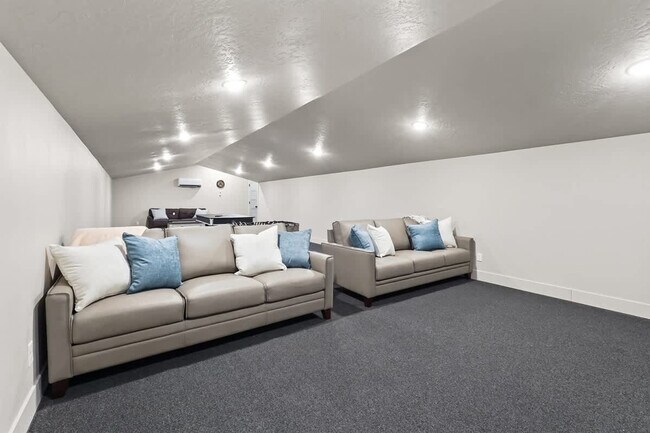 Building Photo - 303 CM Rdg Ln