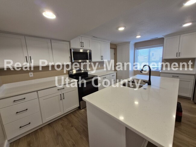 Building Photo - 1624 S 210 W