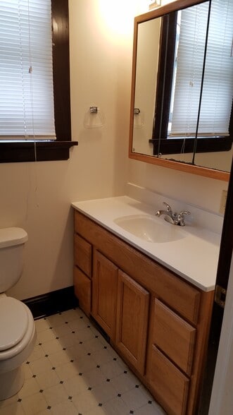 Building Photo - 532 W Wilson St