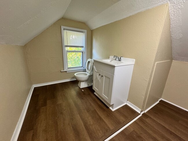 Building Photo - 4 Bedroom House