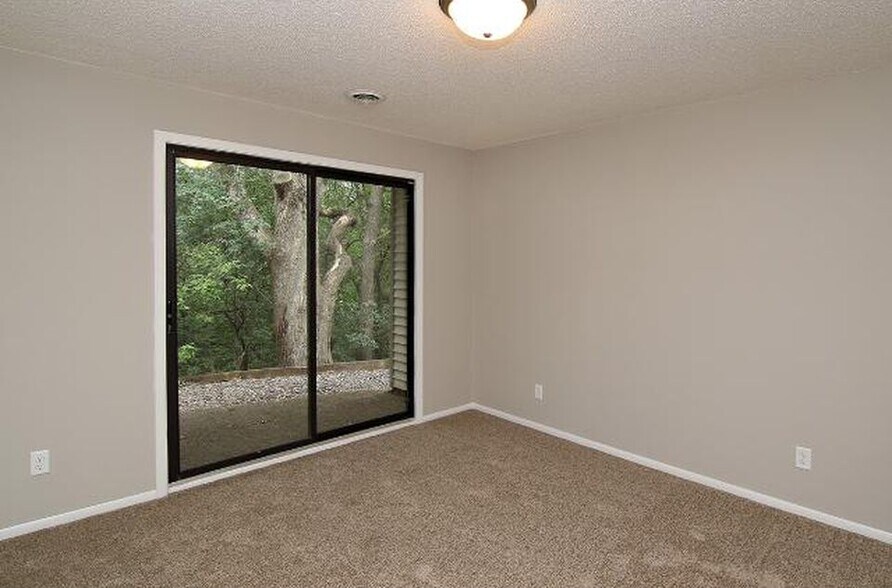 Building Photo - 8331 Upper 138th Ct