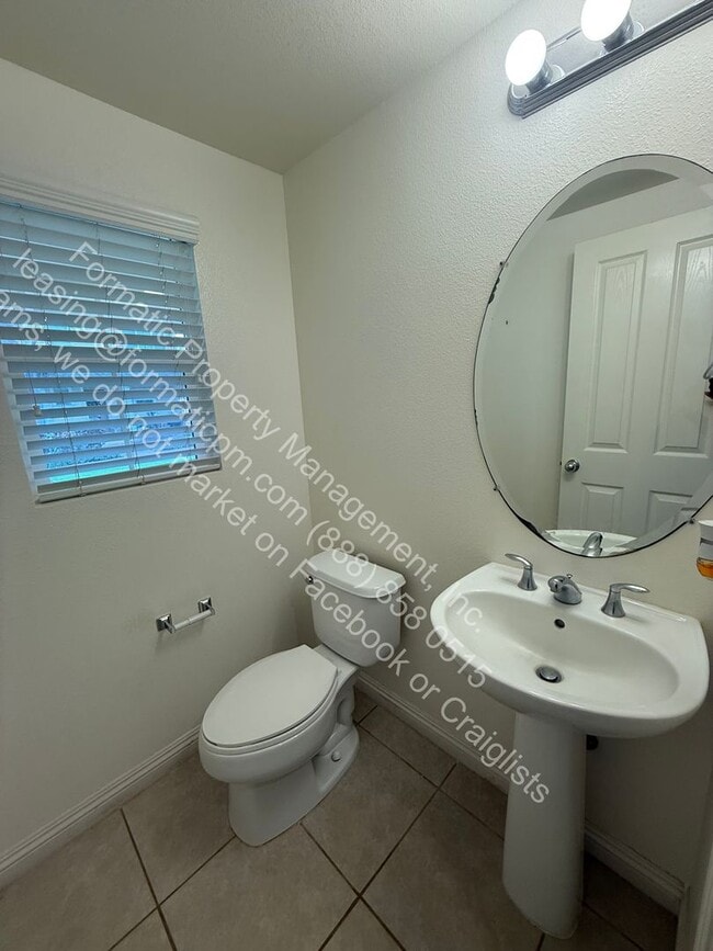 Building Photo - Awesome 3 Bedroom 2.5 Bathroom Home with 2 Car Garage in Ewa Beach - Spinnaker Place!!