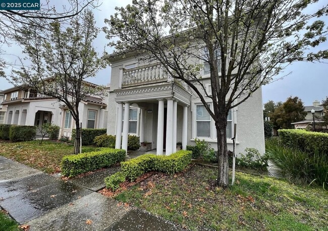 Primary Photo - 911 Madrone Ave
