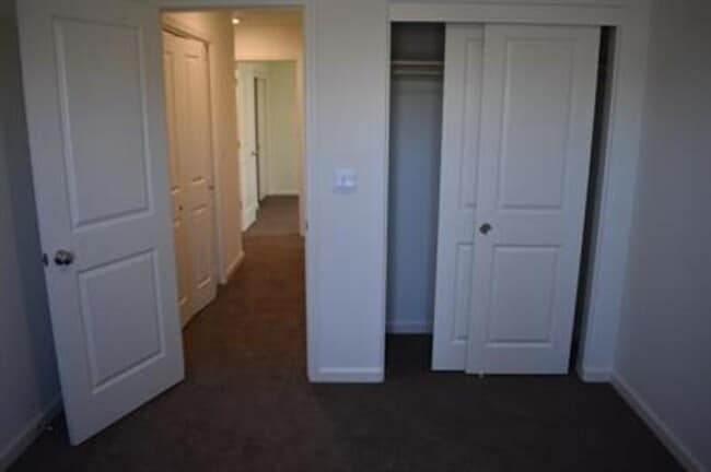 Building Photo - 4543 Iris Ct