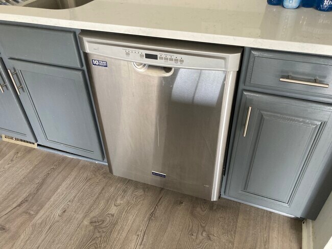 Maytag dishwasher - 343 Westmore Meyers Rd