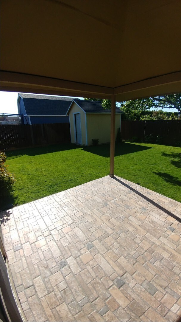 Building Photo - 4-Bed, 2-Bath Home Off Road 100 with Easy ...