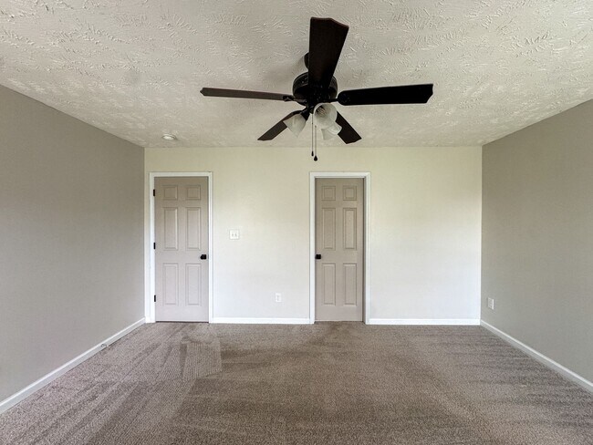 Building Photo - Lovely 3 Bed 2 Bath Fayetteville Home with Fenced Yard