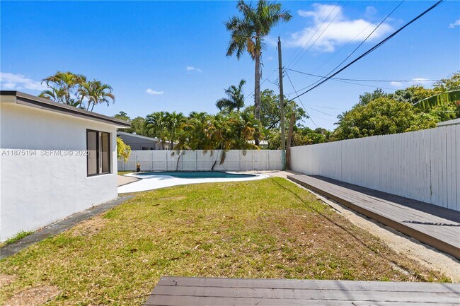 Building Photo - 1524 SW 32nd Ct