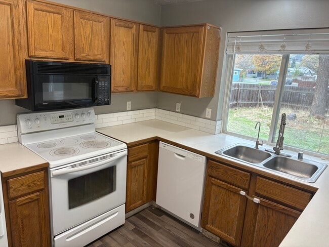 Building Photo - 1228 W Cleveland Ave