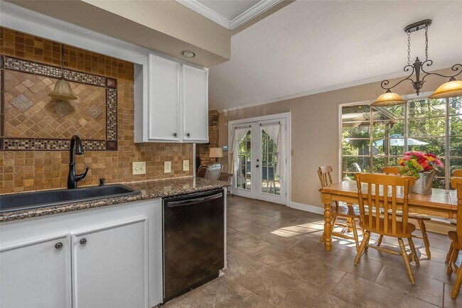 Building Photo - Available Now in Beautiful Southern Hills!