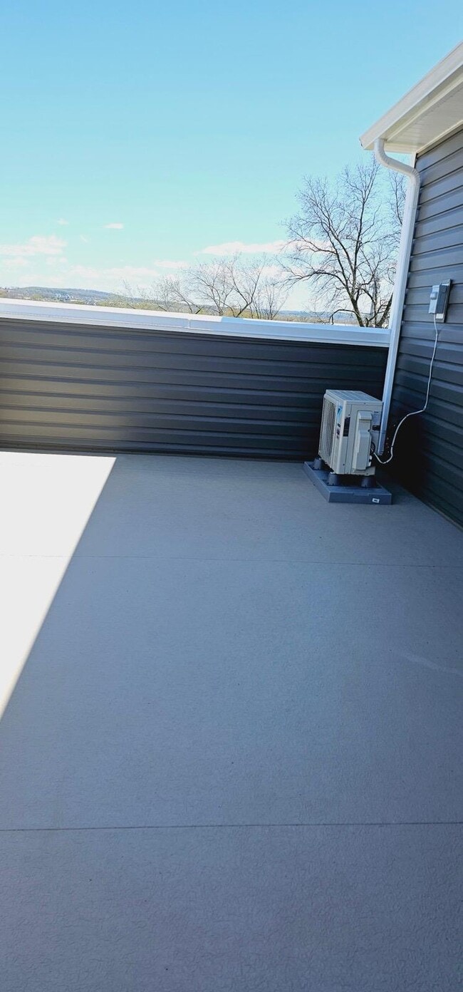 Building Photo - 2550 Hopton Ln