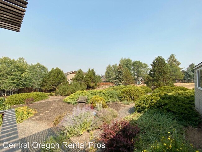 Building Photo - 3 br, 2 bath House - 61145 Ladera Road