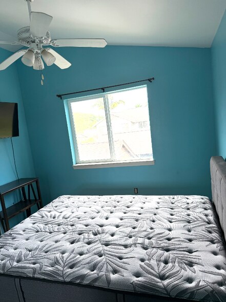 Building Photo - 647 Meakanu Ln