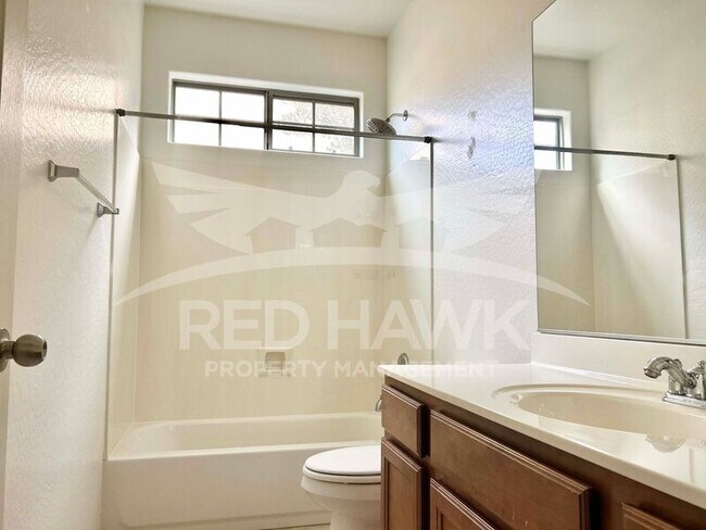 Building Photo - 1057 E Sourwood Dr