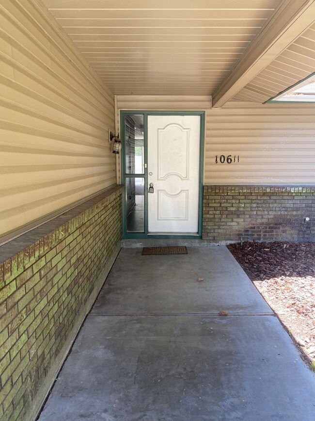 Building Photo - Ready first of June / 3 bedroom 2 bathroom...