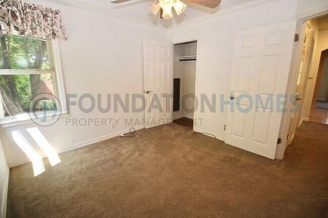 Building Photo - 130 Suffield Ave