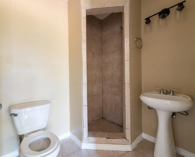 Building Photo - 312 Begona Ct