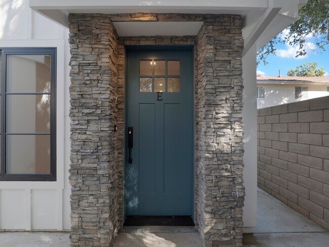 Building Photo - 3190 Los Robles Rd