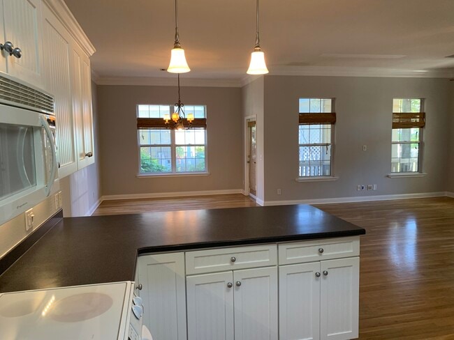 Building Photo - 4565 Woodwind Dr