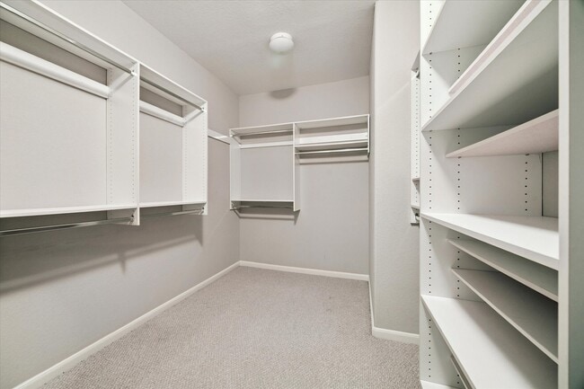 Building Photo - 6 Douvaine Ct