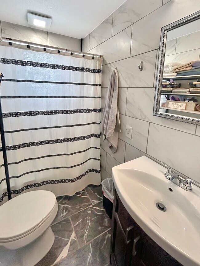 Building Photo - Charming 2-bedroom, 1-bath home in Oakdale, PA!