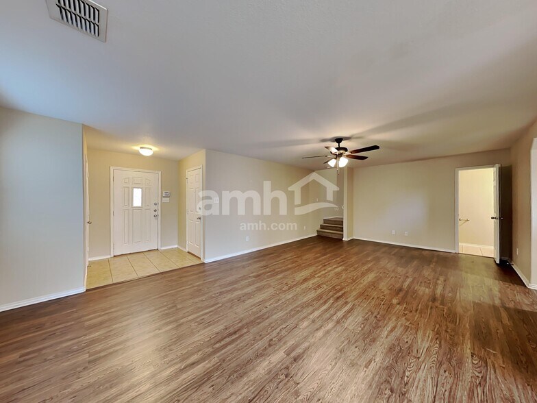 Building Photo - 9210 Pacific Maple