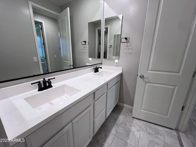 Building Photo - 9722 E Tungsten Dr