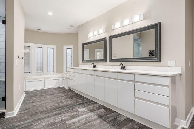 Building Photo - 4602 Sandwich Ct