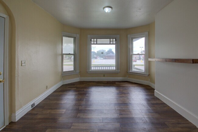 Building Photo - 2530 7th Ave
