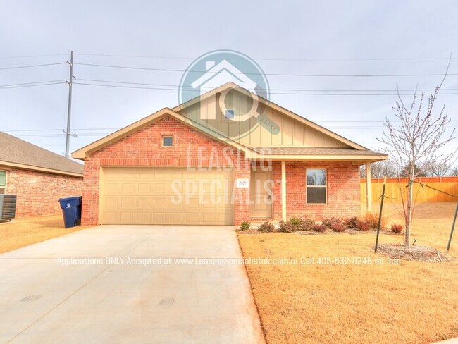 Building Photo - MOVE IN SPECIAL on This Spacious 3 Bed 2 B...