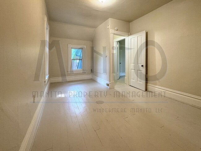 Building Photo - *COMING SOON* Vintage Craftsman In Prime L...