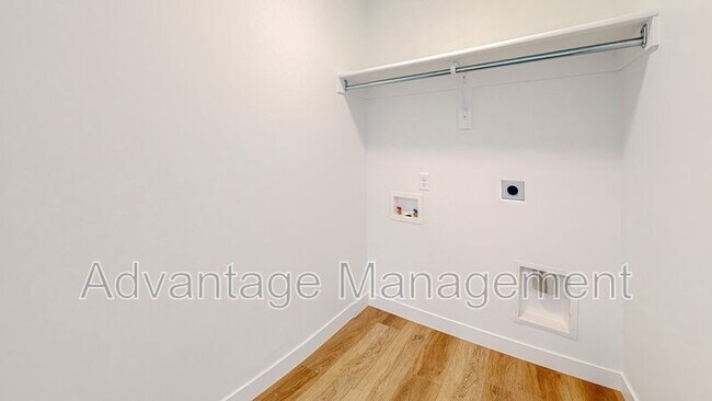 Building Photo - 1583 Stark Dr