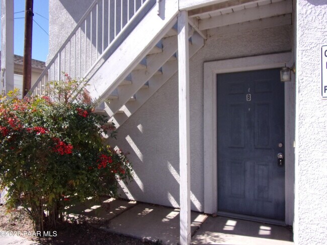 Building Photo - 716 1st St