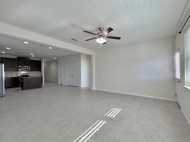 Building Photo - 320 La Escalera Dr