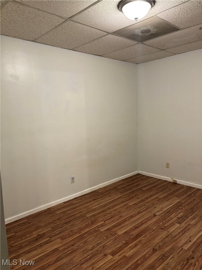 Building Photo - 1066 E 62nd St