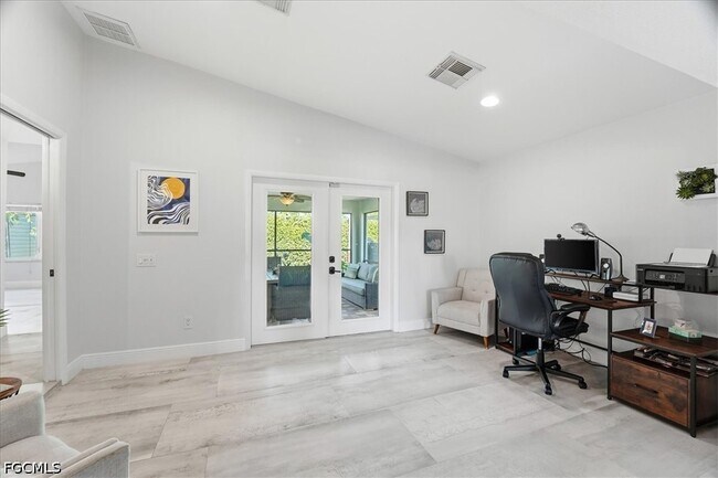 Building Photo - 1023 El Valle Ave