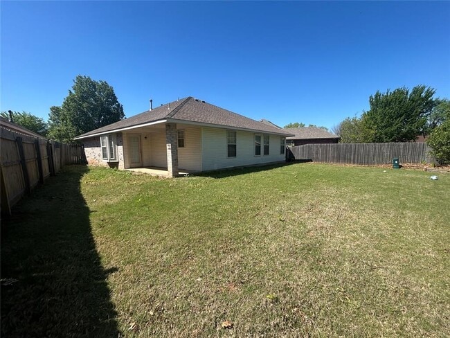 Building Photo - 1925 Olde School Rd