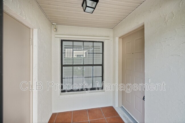 Building Photo - 6160 Sequoia Dr