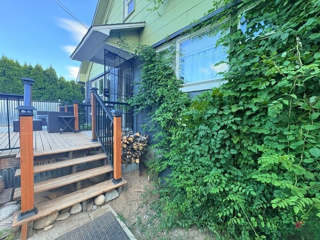 Building Photo - Furnished 1 Bedroom 1 Bath Basement Unit-No Pets-Single Occupancy -NO SMOKING