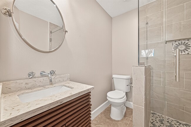 Building Photo - 1611 Drexel Dr