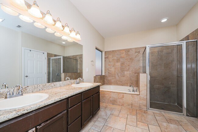 Building Photo - 318 Silverleaf Oak