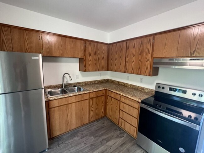 Building Photo - 192 S Church St