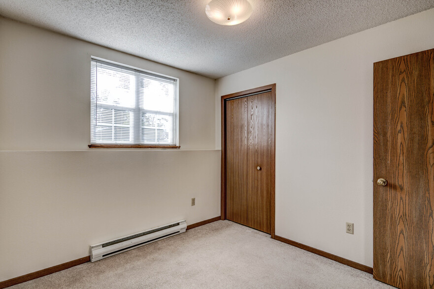 Building Photo - 627 Maple St