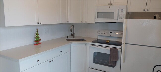 Building Photo - 232 Hibiscus Ave