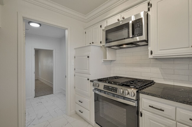 Building Photo - 3912 Parkwoods Ln