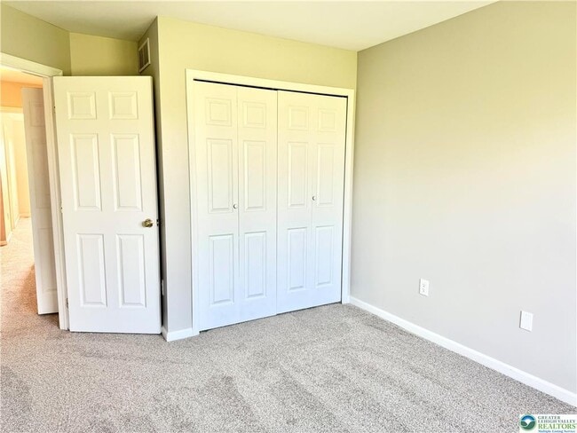 Building Photo - 288 Maple Ct