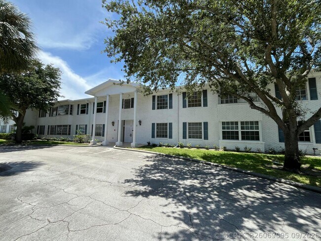 Building Photo - 2181 NE 67th St