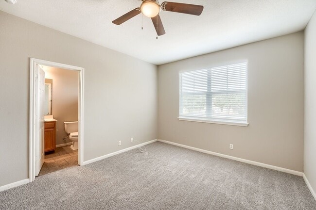 Building Photo - 2515 Allred Dr