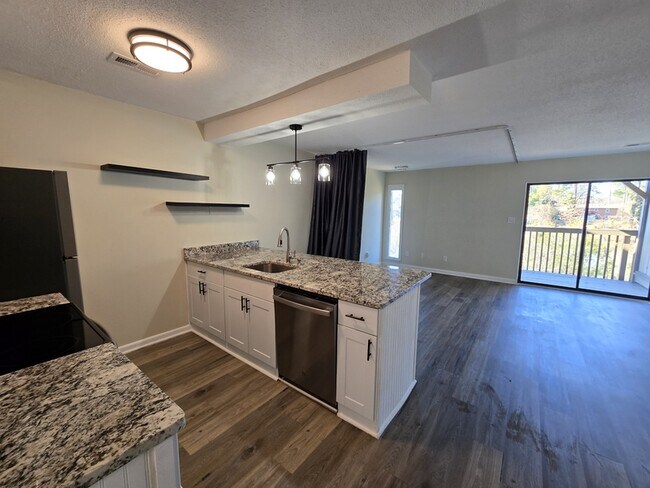 Building Photo - 3071 Huntleigh Dr